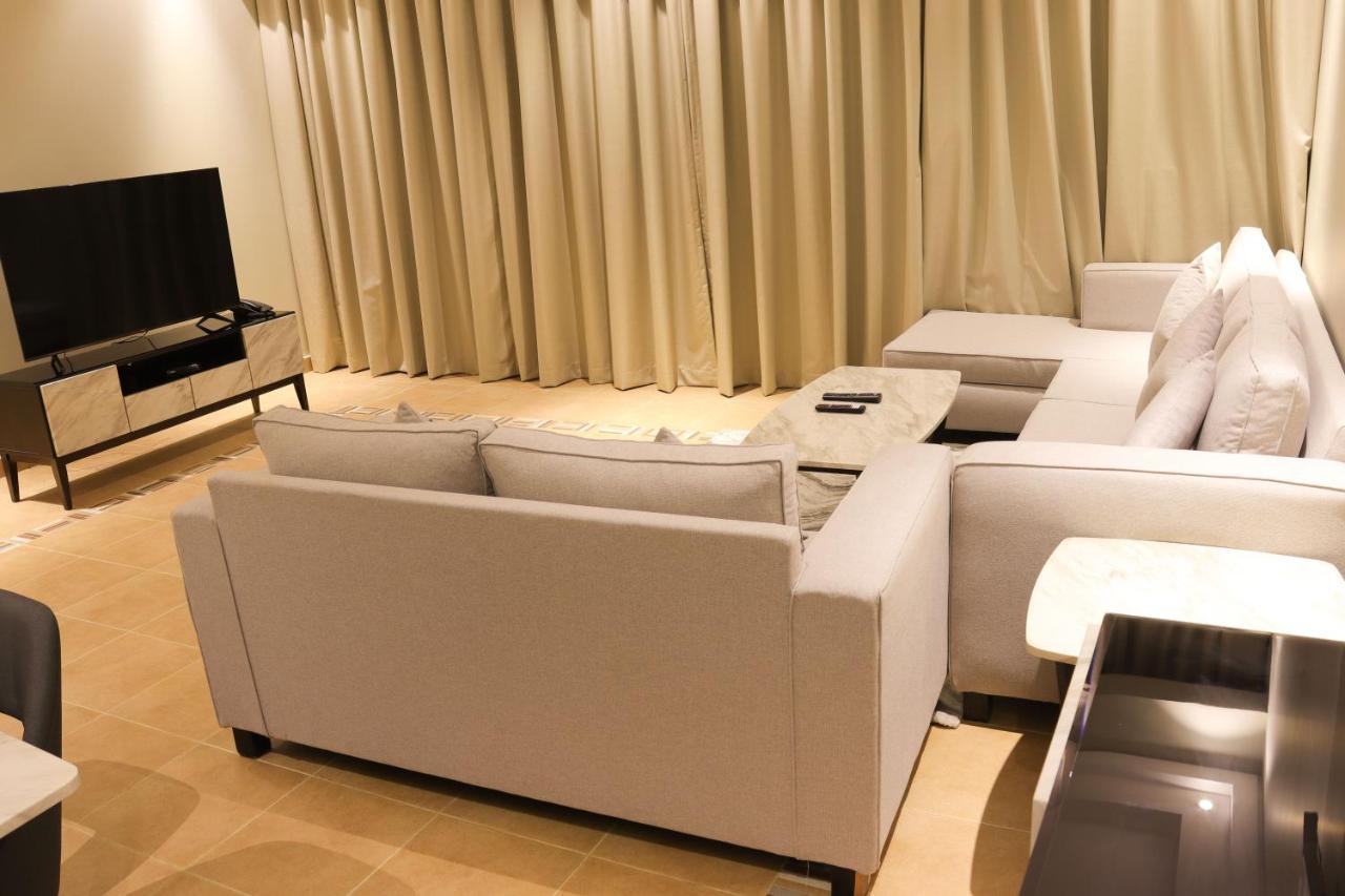 Infinity Tower Wll Apartment *